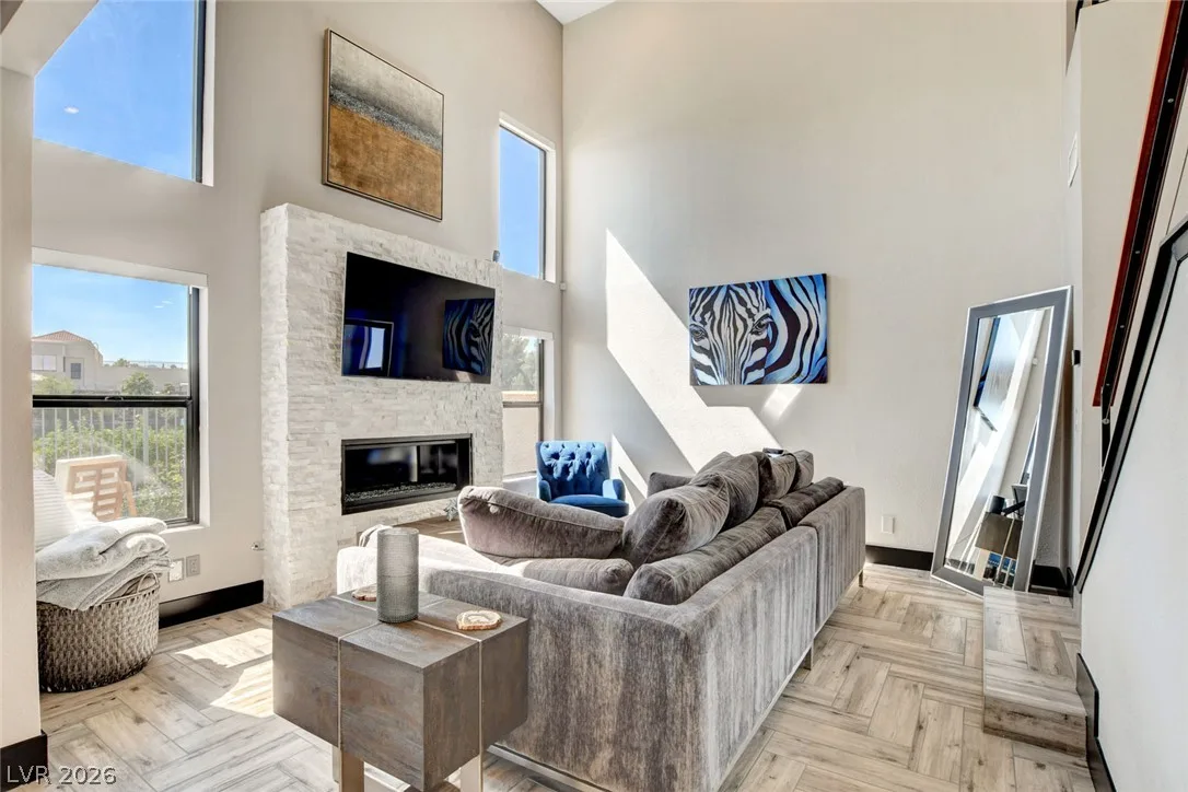 2637 Seashore Drive — photo 1