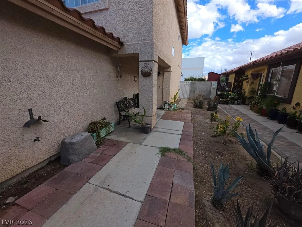 576 River Bed Street — photo 3
