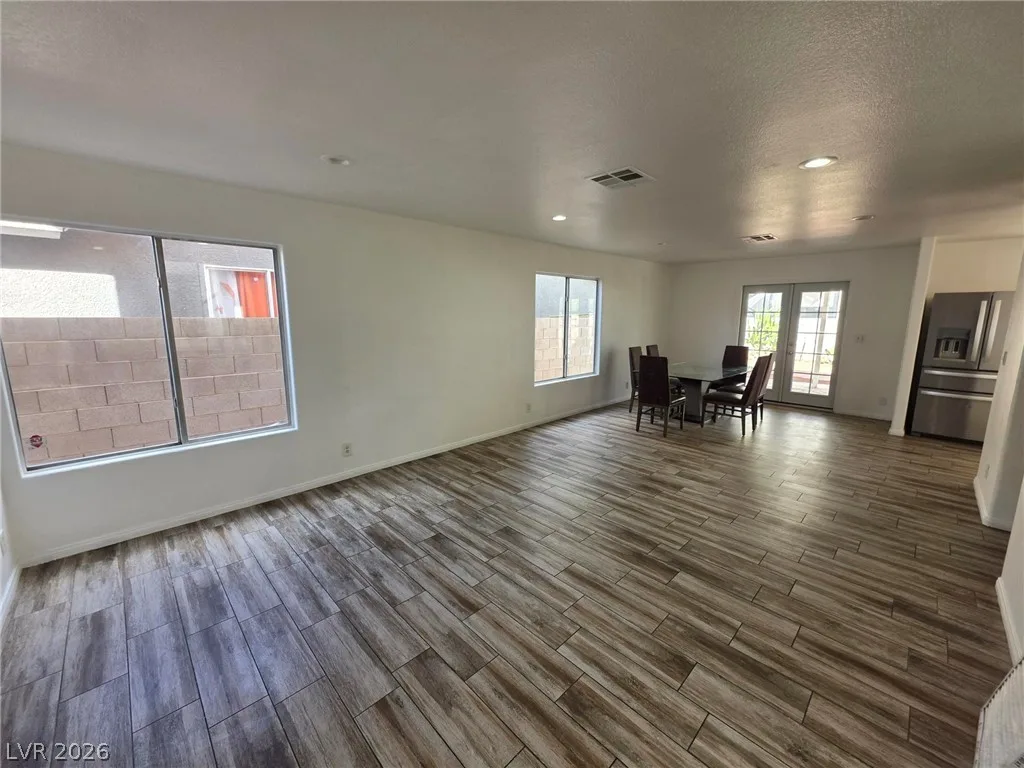 576 River Bed Street — photo 4
