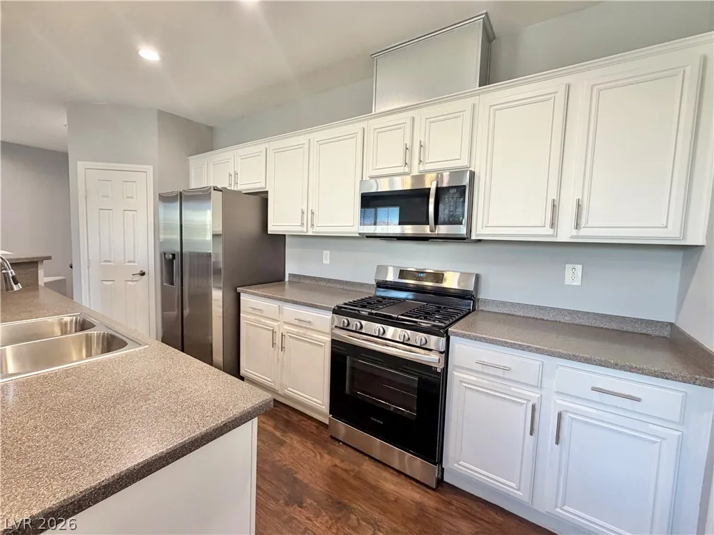 6153 Pine Desert Avenue 101 — photo 5