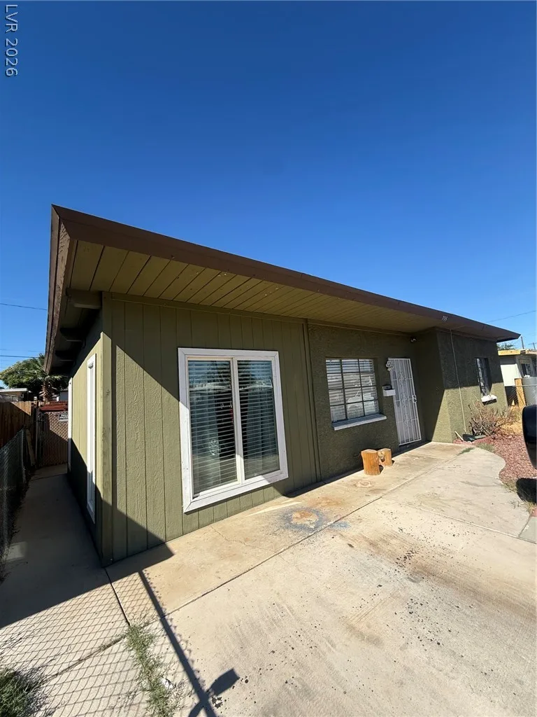 705 Harvard Street — photo 2