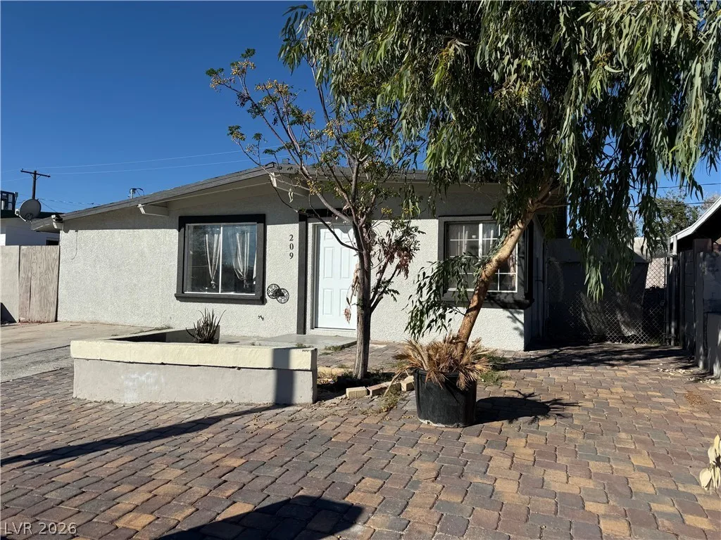 209 Stanford Street — photo 1