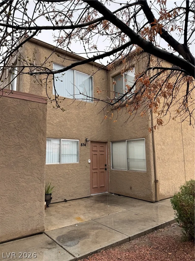 574 Roxella Lane C — photo 1