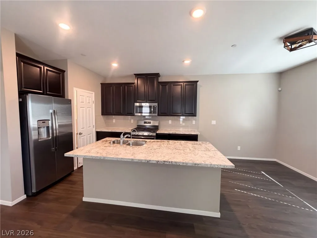 813 Clouded Valley Avenue — photo 3