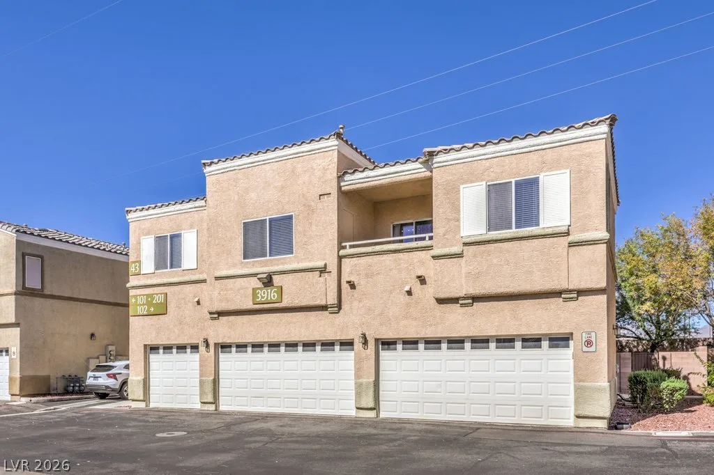 3916 Smokey Fog Avenue 1 — photo 2