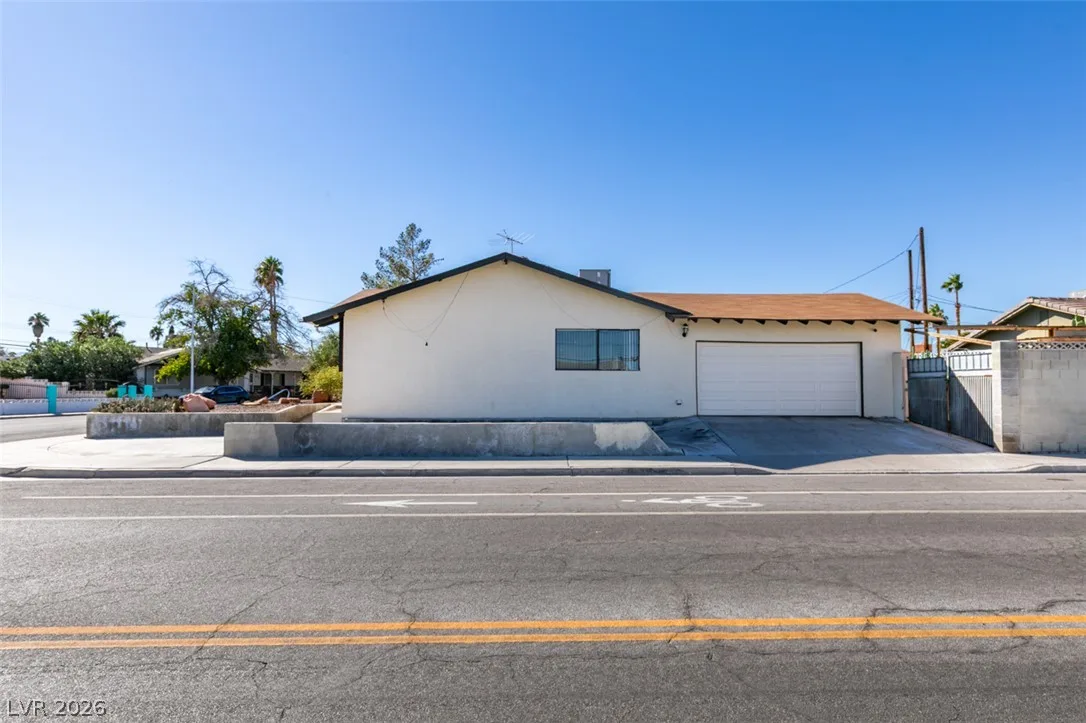 2117 Las Flores Street — photo 2