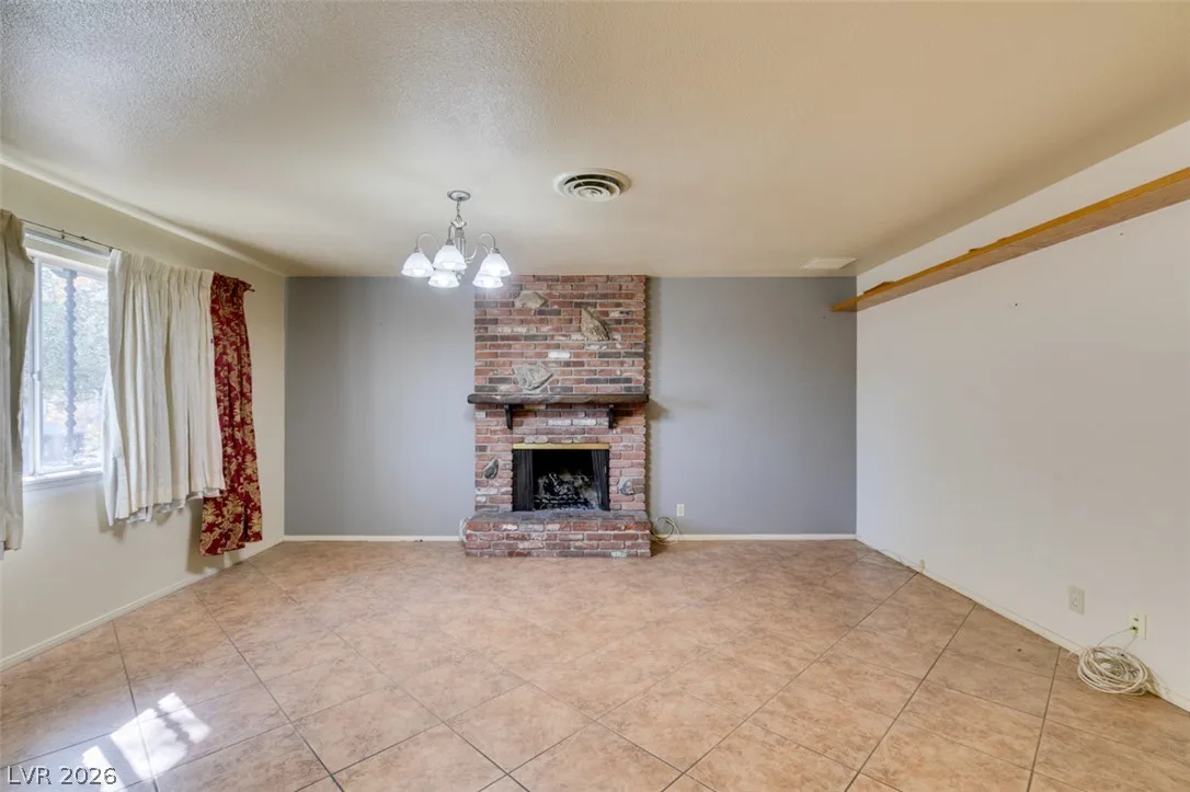 2117 Las Flores Street — photo 3