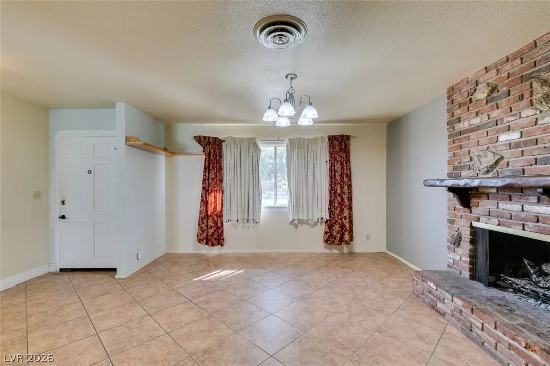 2117 Las Flores Street — photo 4