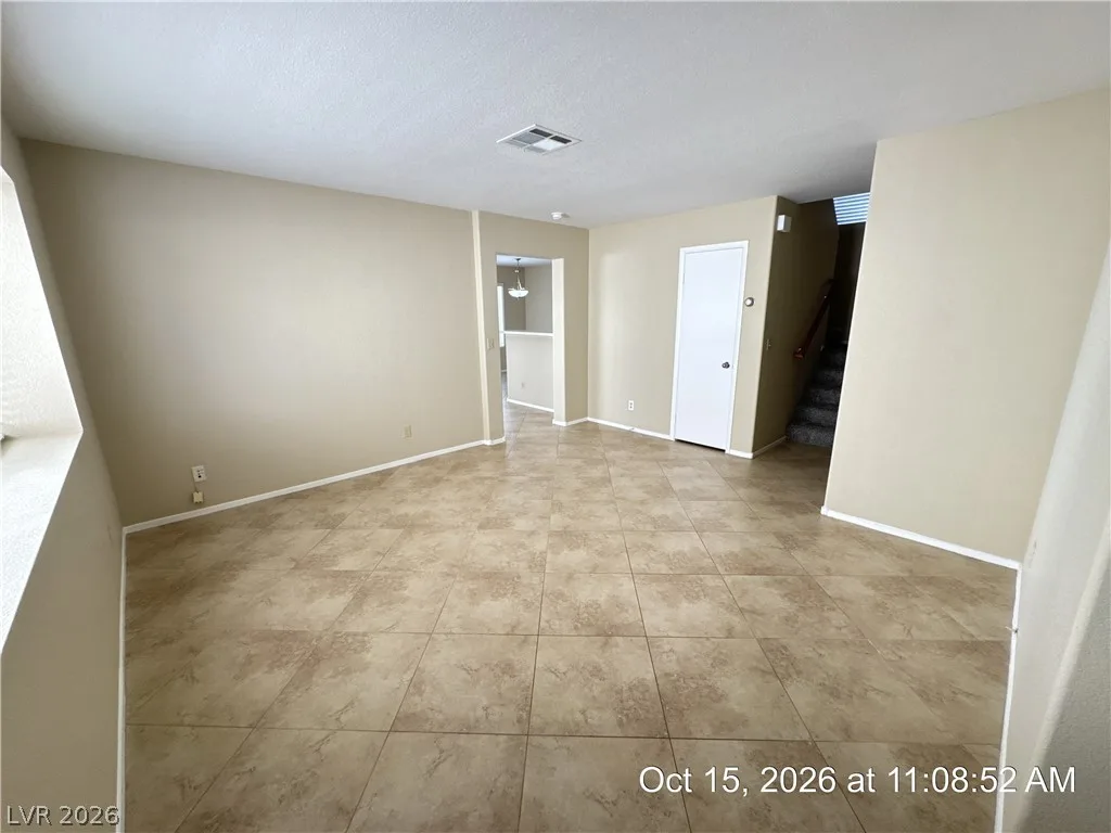 9404 Kayla Court — photo 2