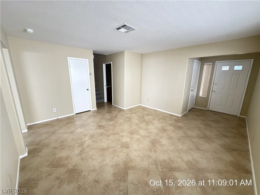 9404 Kayla Court — photo 3