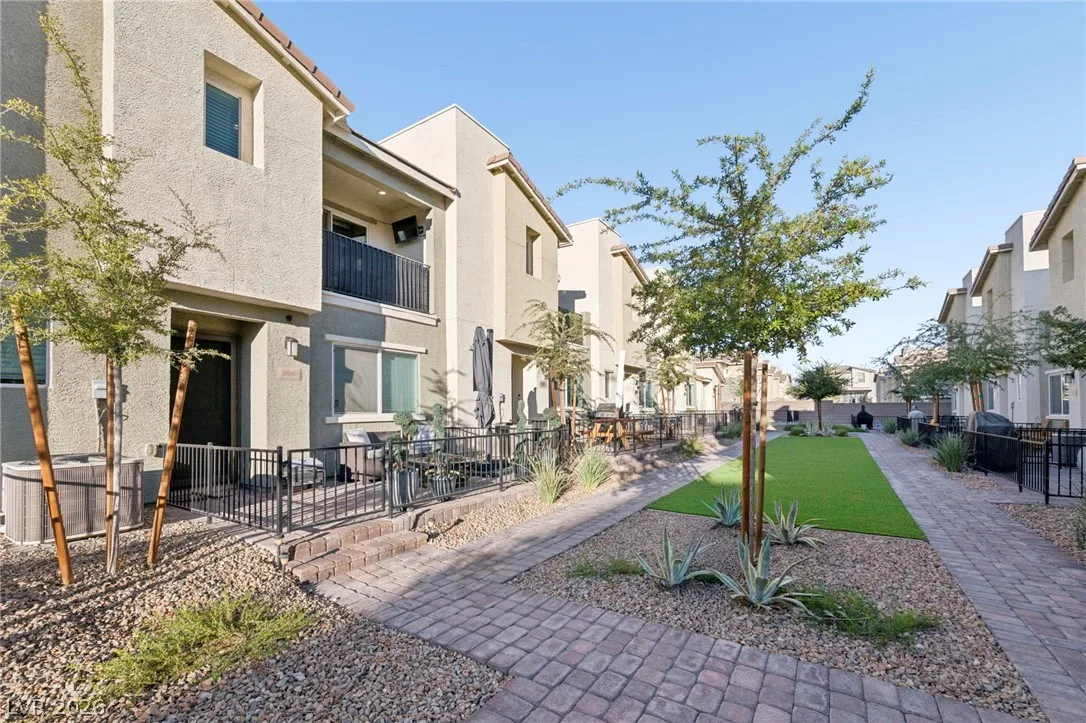 2641 April Green Court — photo 2