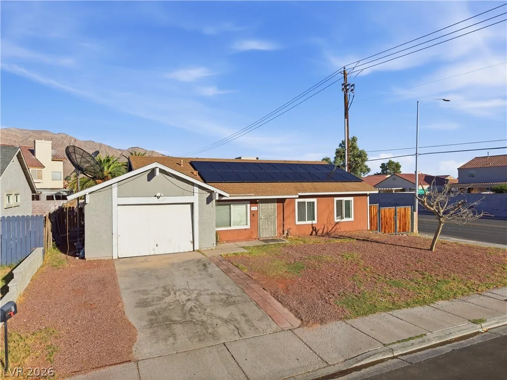 410 Battle Mountain Drive — photo 3