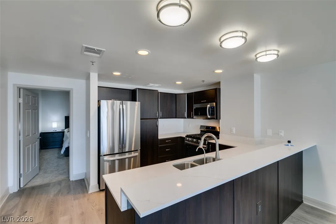 150 Las Vegas Boulevard 1008 — photo 2