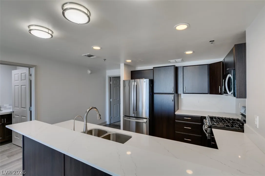 150 Las Vegas Boulevard 1008 — photo 3
