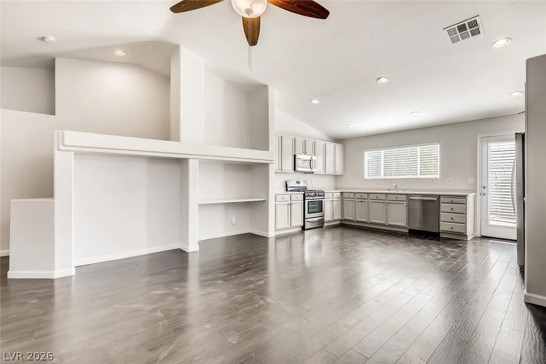 427 REGAL ROBIN Way — photo 3