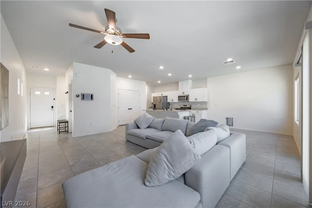 3760 Ramura Avenue — photo 3
