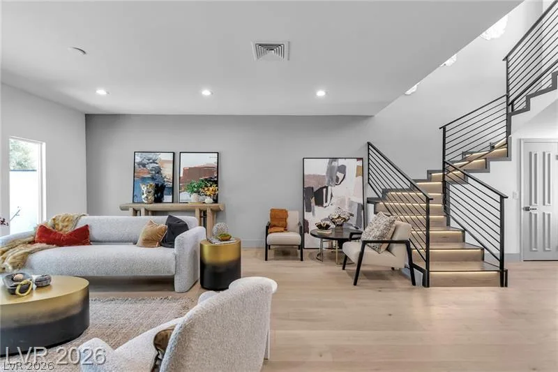 2861 QUEENS COURTYARD Drive — photo 2