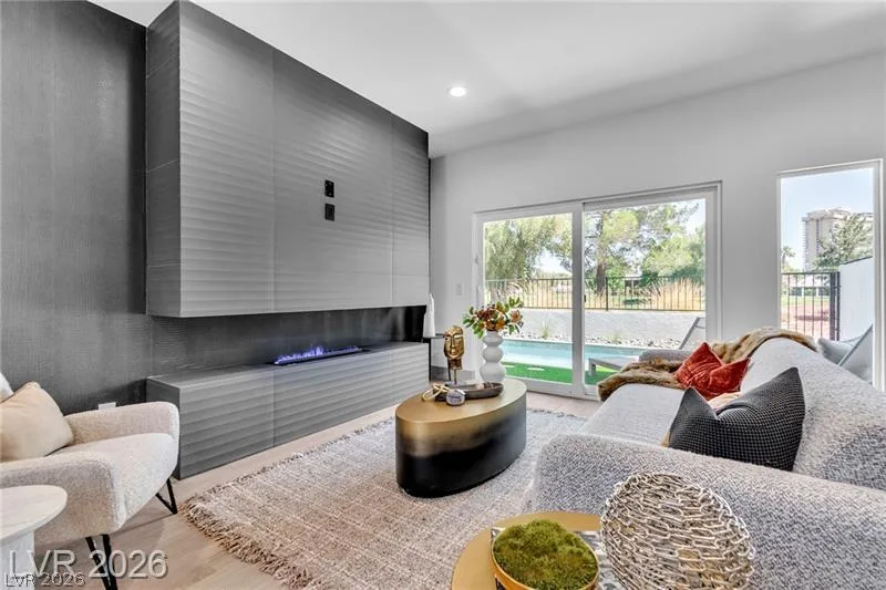 2861 QUEENS COURTYARD Drive — photo 3