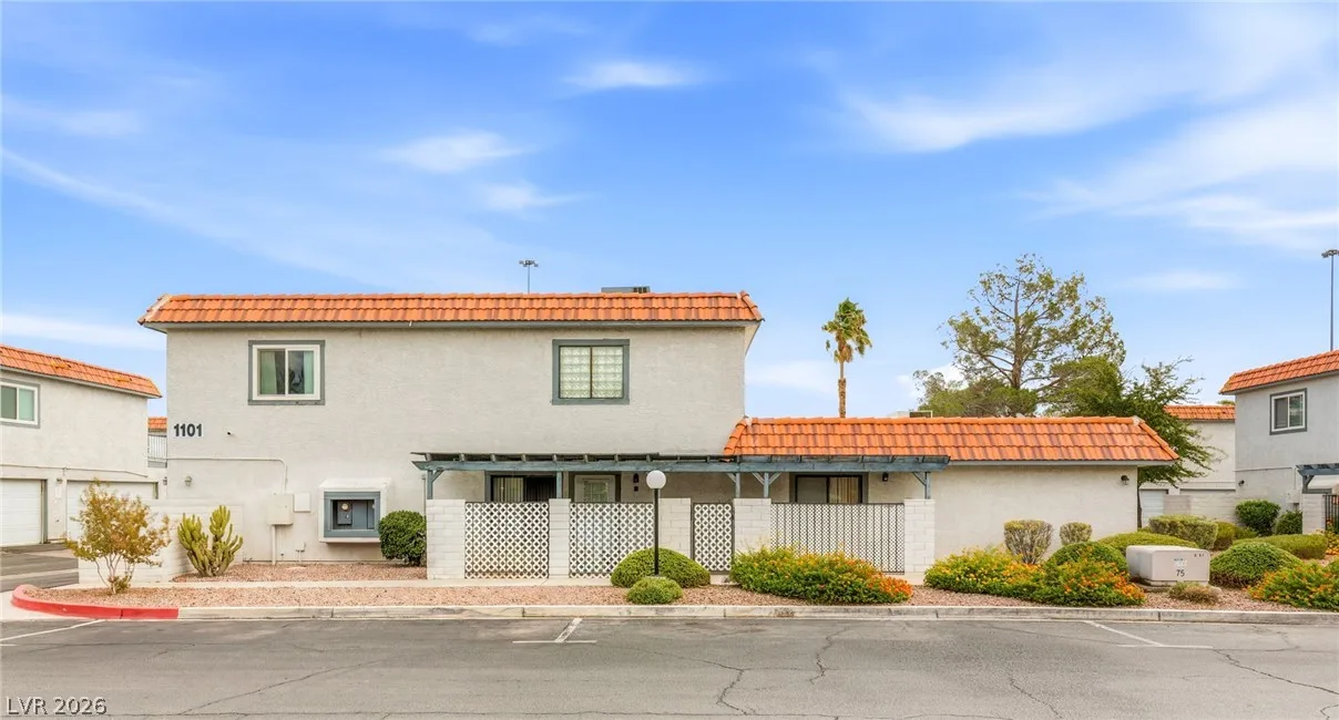 1101 Willow Tree Drive D — photo 1