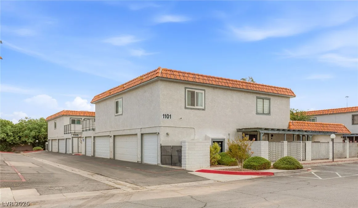 1101 Willow Tree Drive D — photo 2