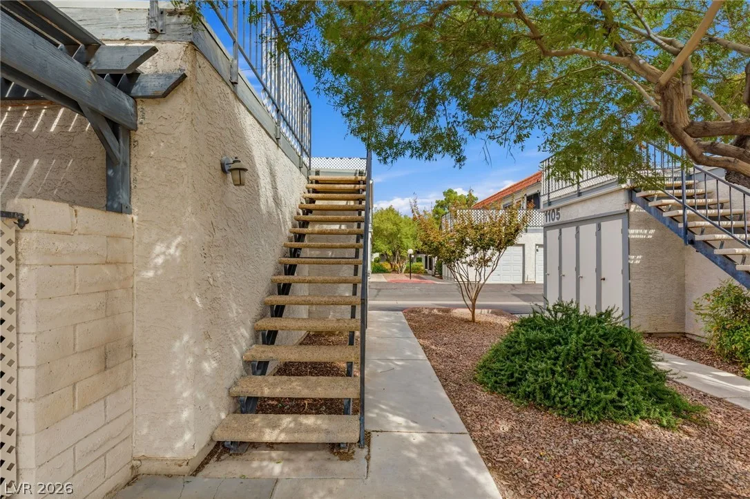 1101 Willow Tree Drive D — photo 3