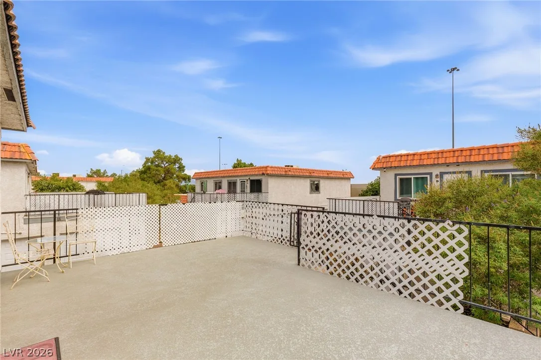 1101 Willow Tree Drive D — photo 5