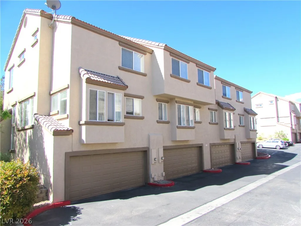8404 Tiger Woods Avenue — photo 1