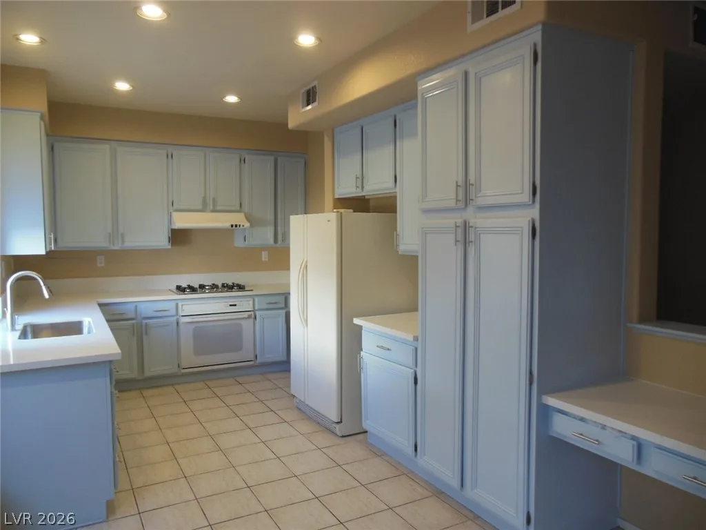 8056 Bonaventure Drive — photo 4