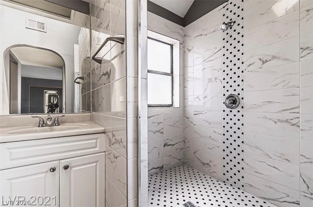 6137 West Oakey Boulevard D — photo 1
