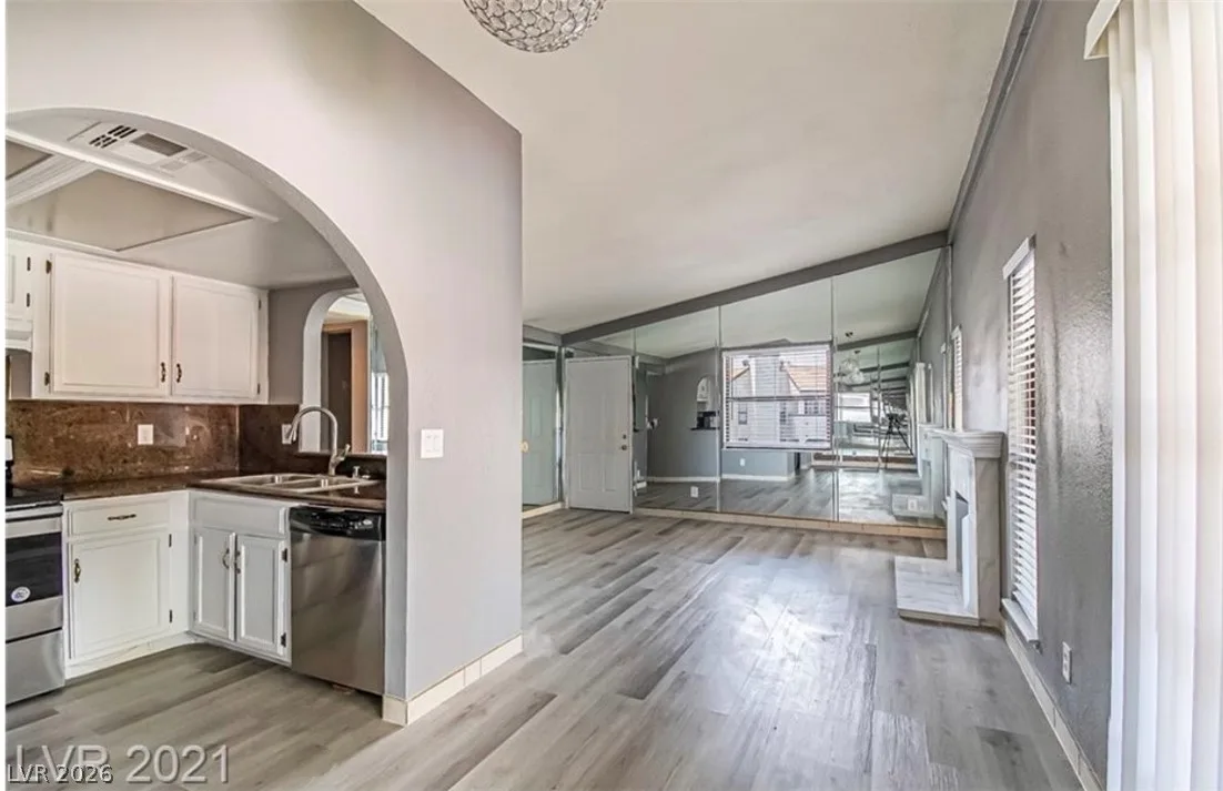 6137 West Oakey Boulevard D — photo 3