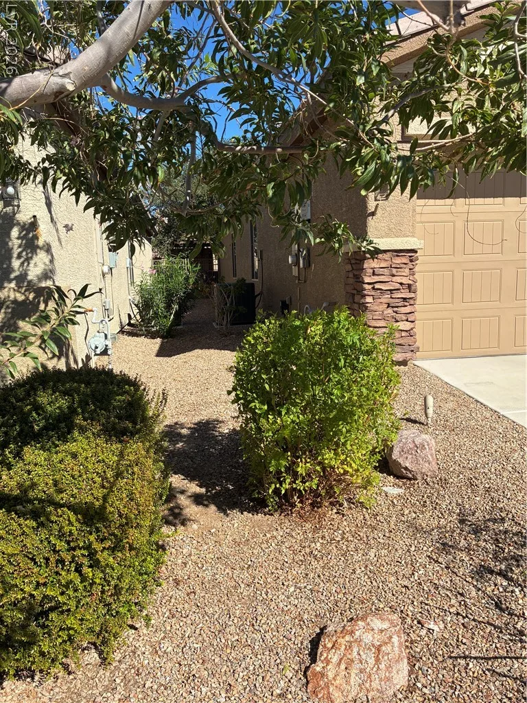 6096 Corbin Avenue — photo 2