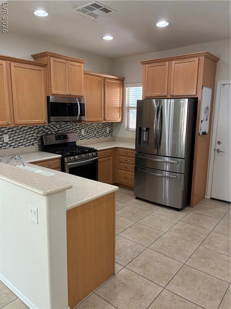 6096 Corbin Avenue — photo 4
