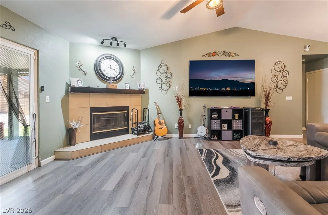 2749 Pinewood Avenue — photo 3