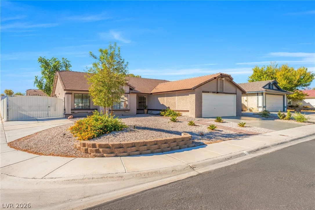6105 Sadler Drive — photo 2