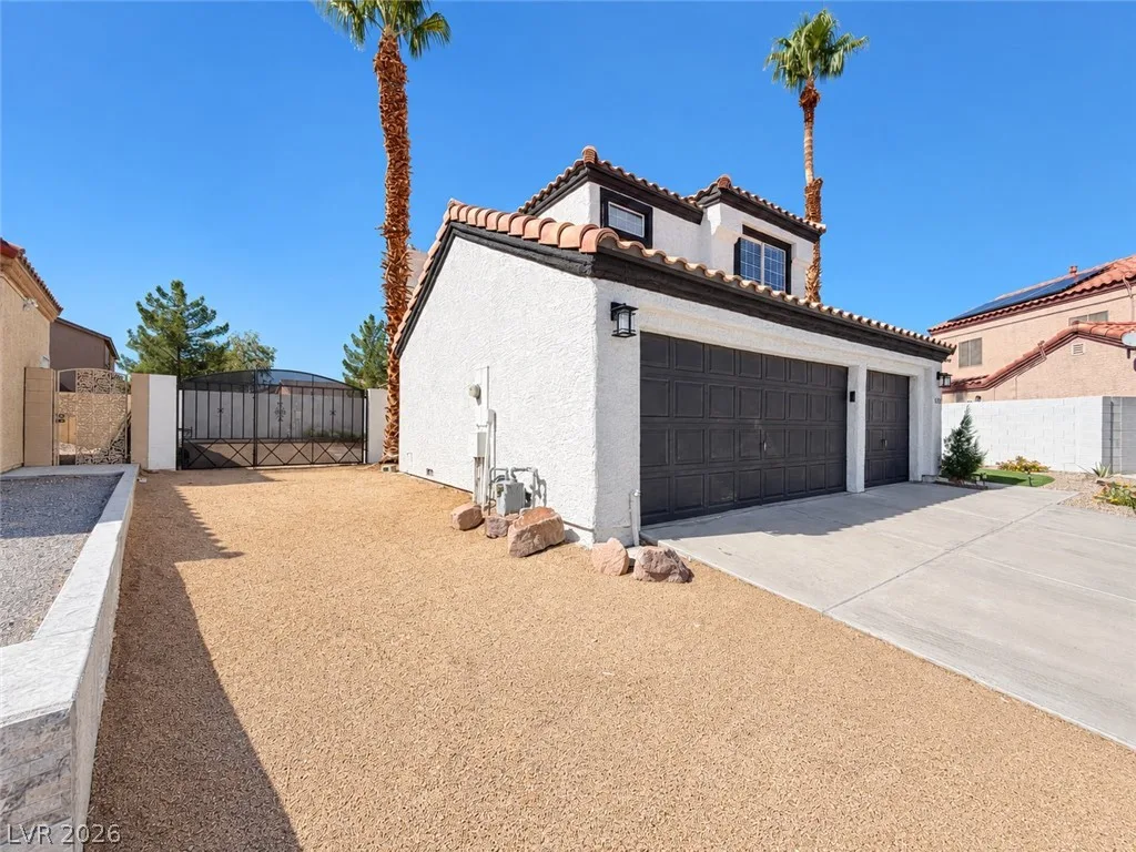 4233 Glass Lantern Drive — photo 2