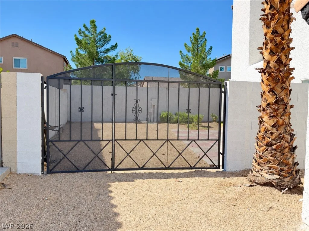 4233 Glass Lantern Drive — photo 3