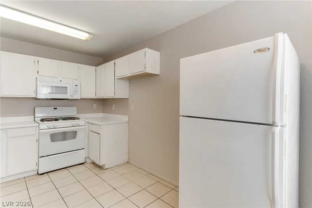 4672 Krissylouise Way — photo 2