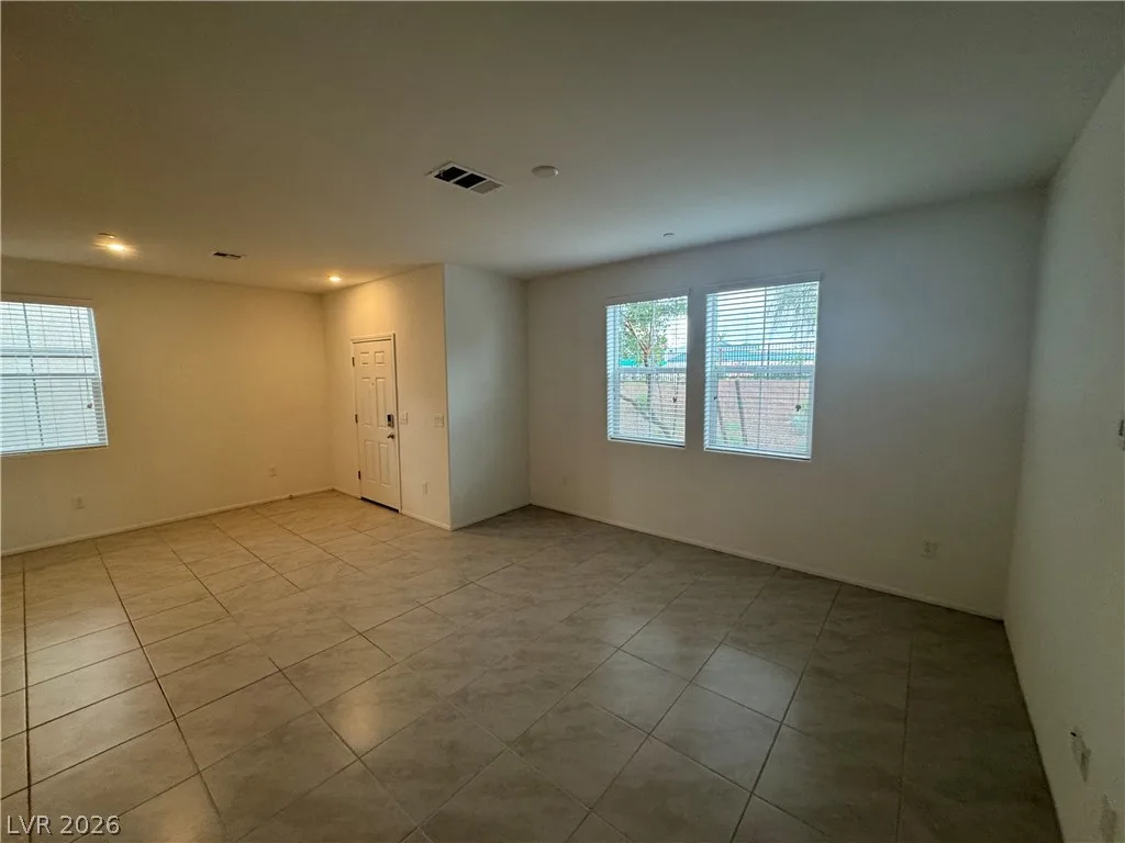 660 Foam Flower Lane — photo 4