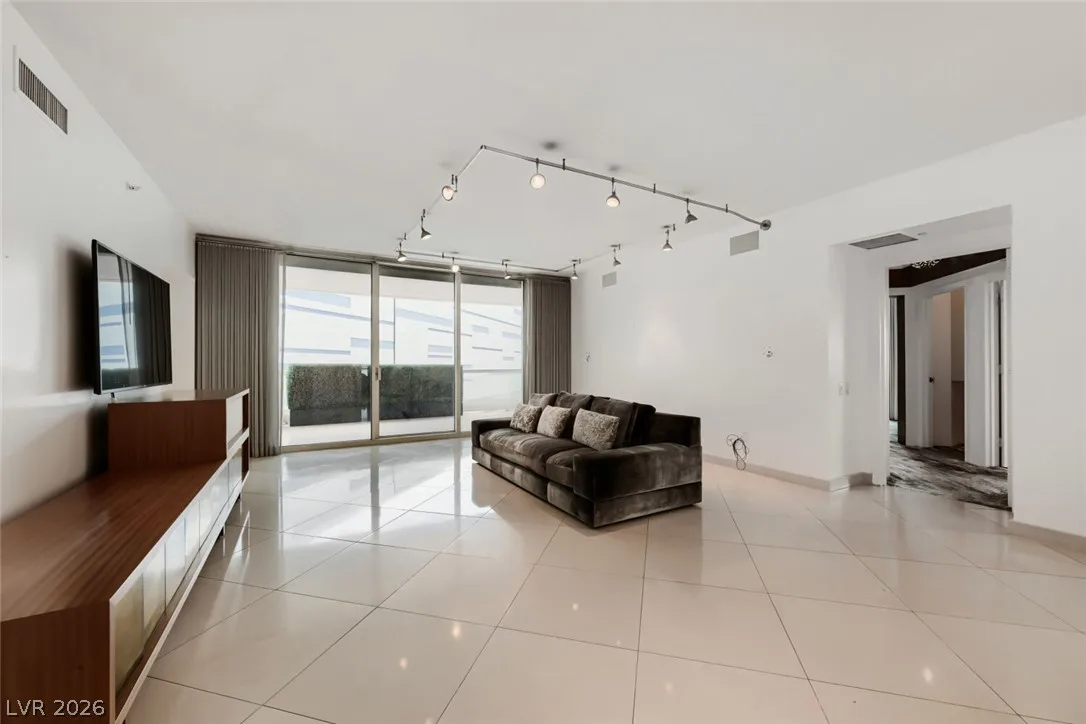 2877 Paradise Road 1404 — photo 1