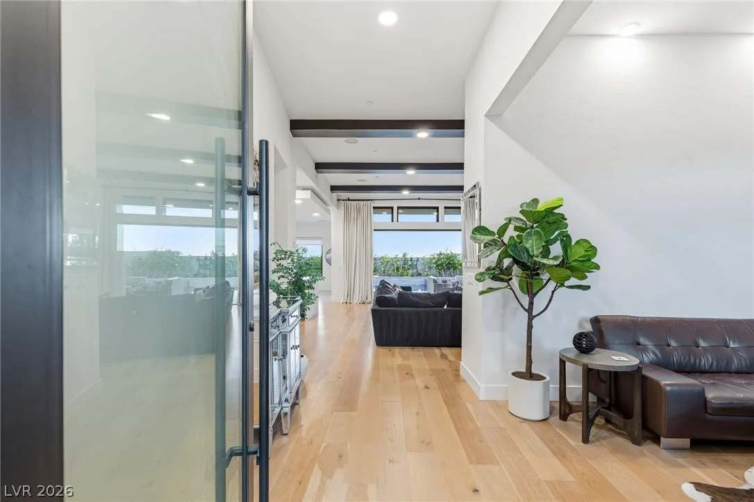 412 Cliff Terrace Avenue — photo 2
