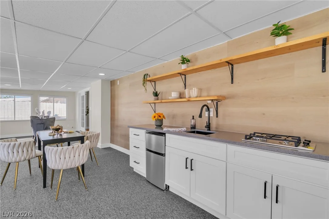 324 Lakehurst Road — photo 3