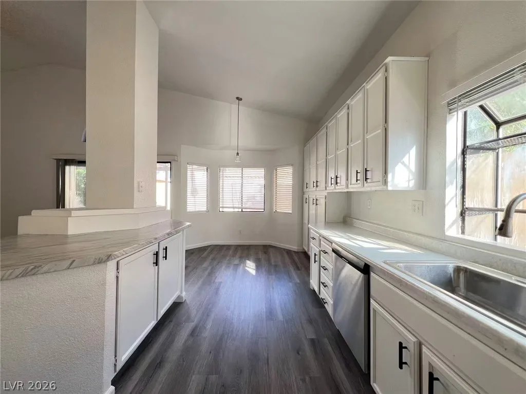 98 Trevor Drive — photo 3