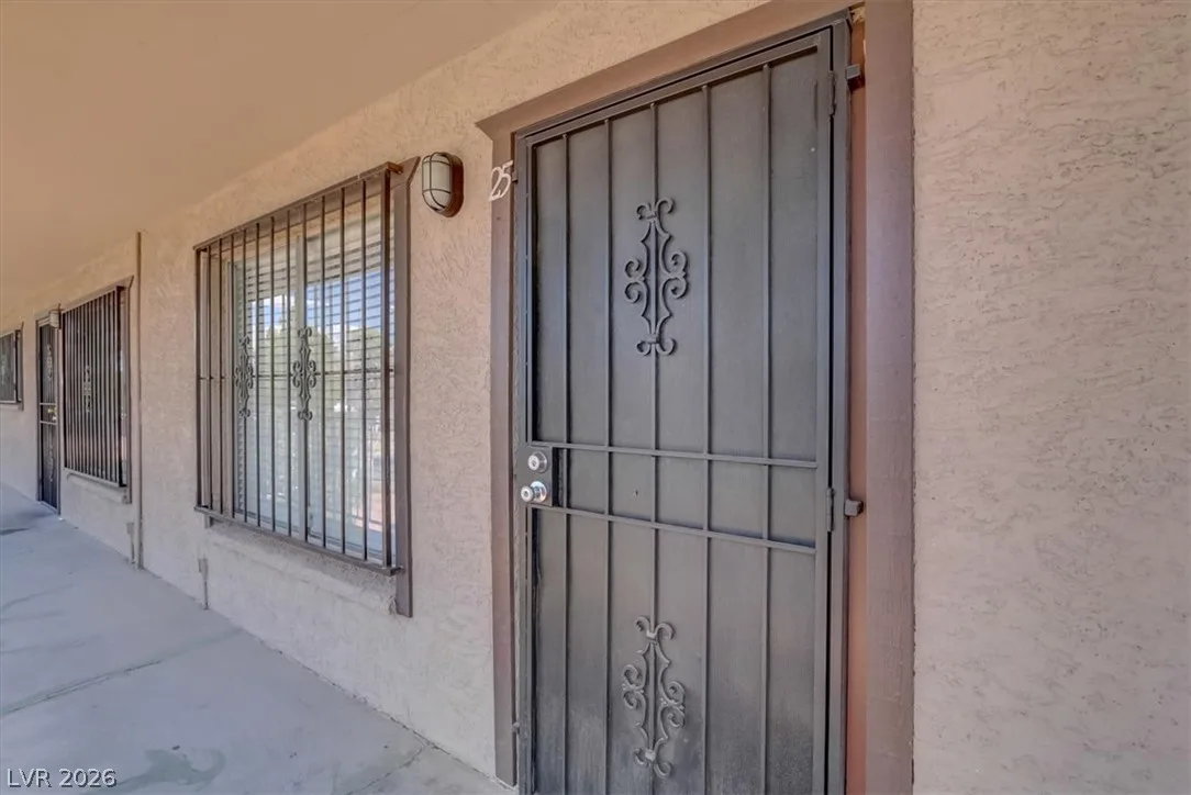 555 South Royal Crest Circle 25 — photo 4