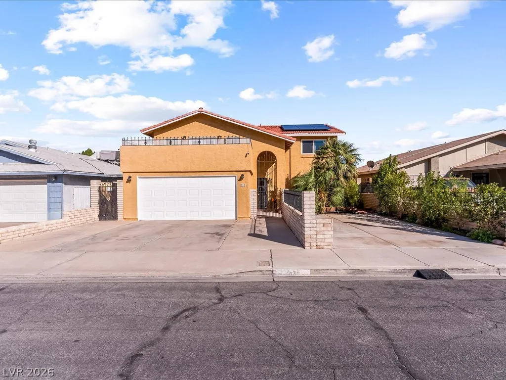 513 Dolores Drive — photo 1