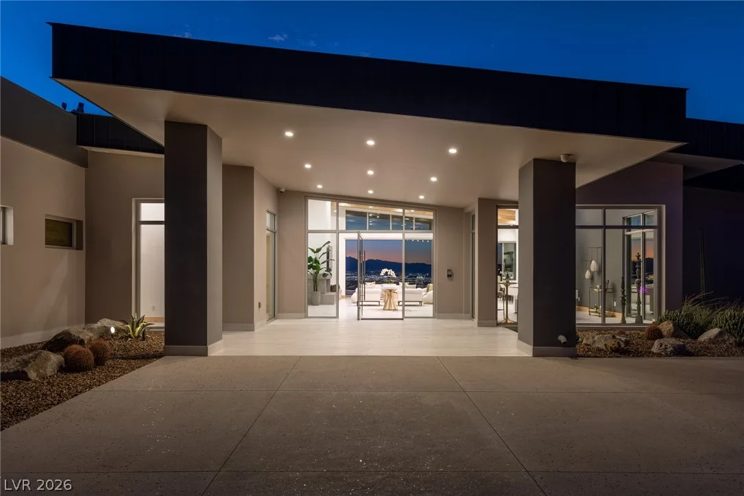 672 Overlook Rim Drive — photo 2