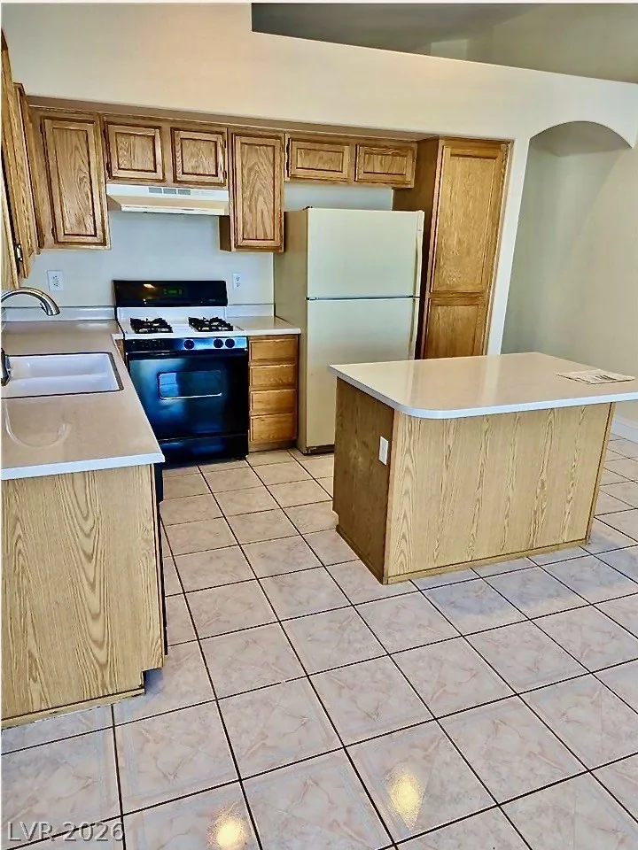 9015 Coral Shale Street — photo 4
