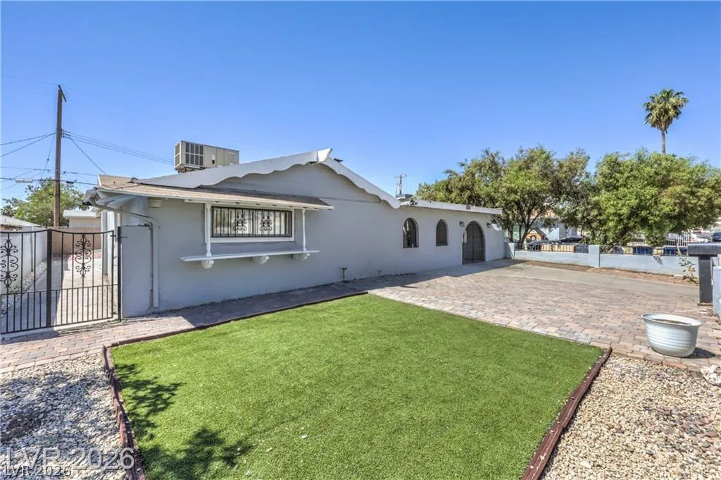 1908 Melinda Avenue — photo 2