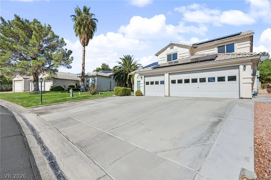 5004 Desert Fir Drive — photo 3