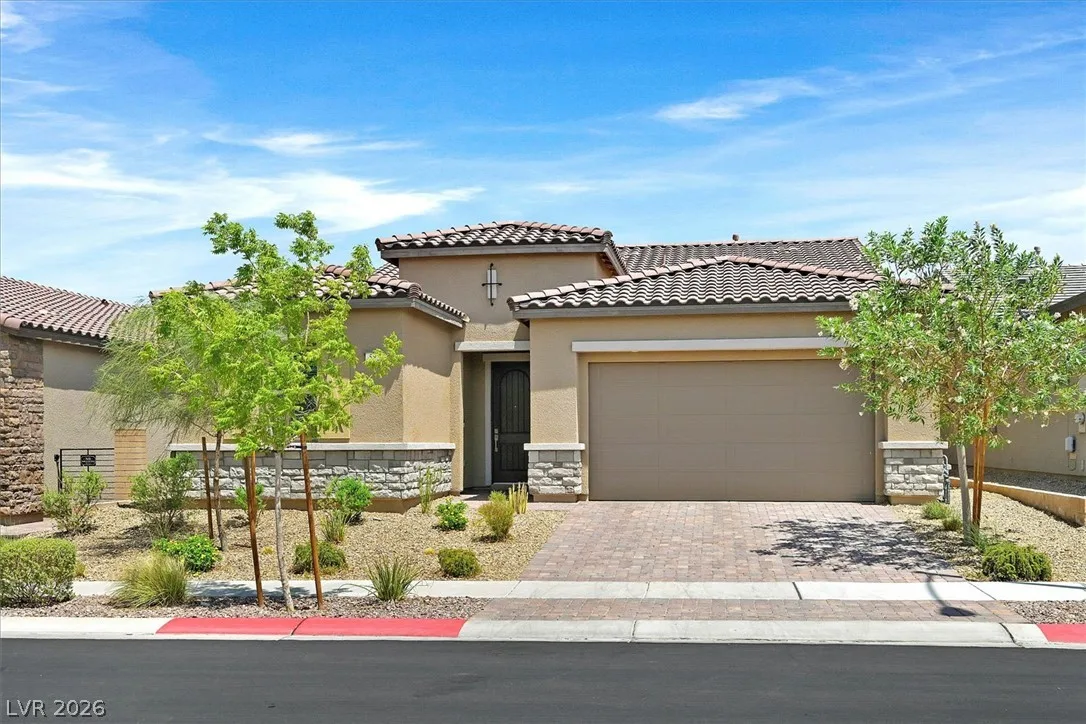 552 Comodo Street — photo 1