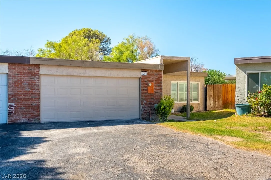 5253 South Lakewood Court — photo 1